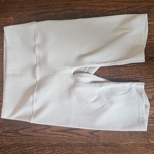lululemon athletica White Align Ribbed High-Rise Shorts size 6